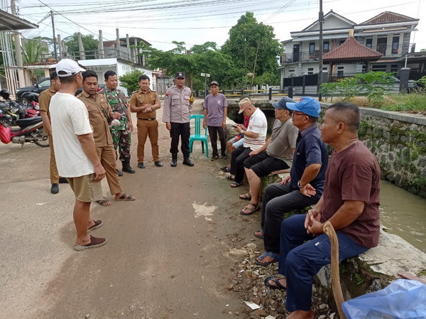 Antisipasi DBD TNI Polri Bersama Warga Gotong Royong Berantas Sarang