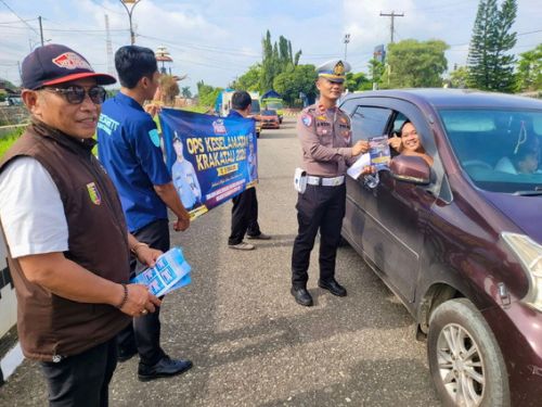 Hari Ketiga Ops Keselamatan Krakatau 2026, Polantas Lampung Tengah Bagikan Helm dan Pamflet Keselamatan