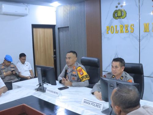 Kapolres dan Kabag SDM Polres Metro Tekankan Pelayanan Sepenuh Hati dan Kepatuhan SOP