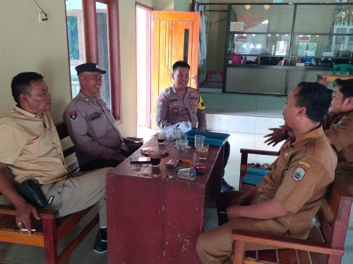 Sambang dan Himbauan Kamtibmas di Desa Karya Mulya Sari