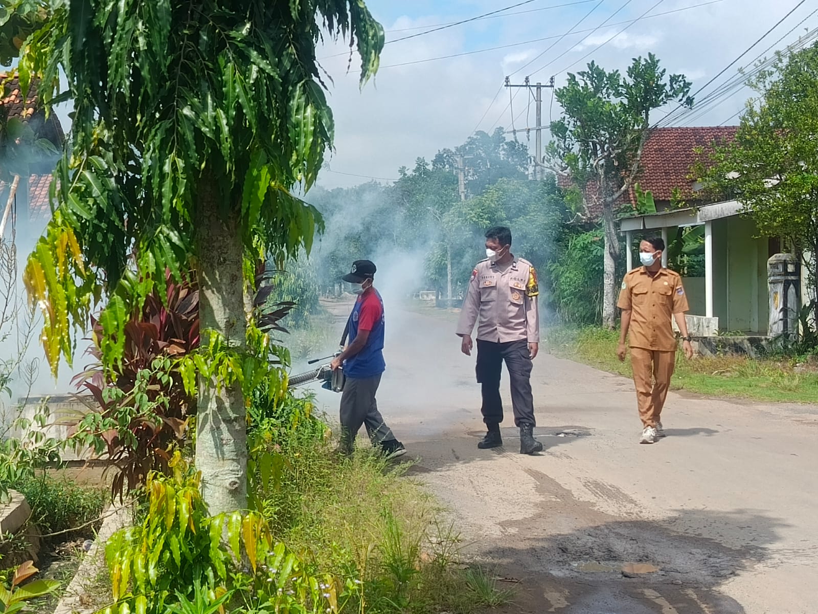 Polres Metro Bersama Dinkes Dan Warga Berantas Sarang Nyamuk Aedes Aegypti