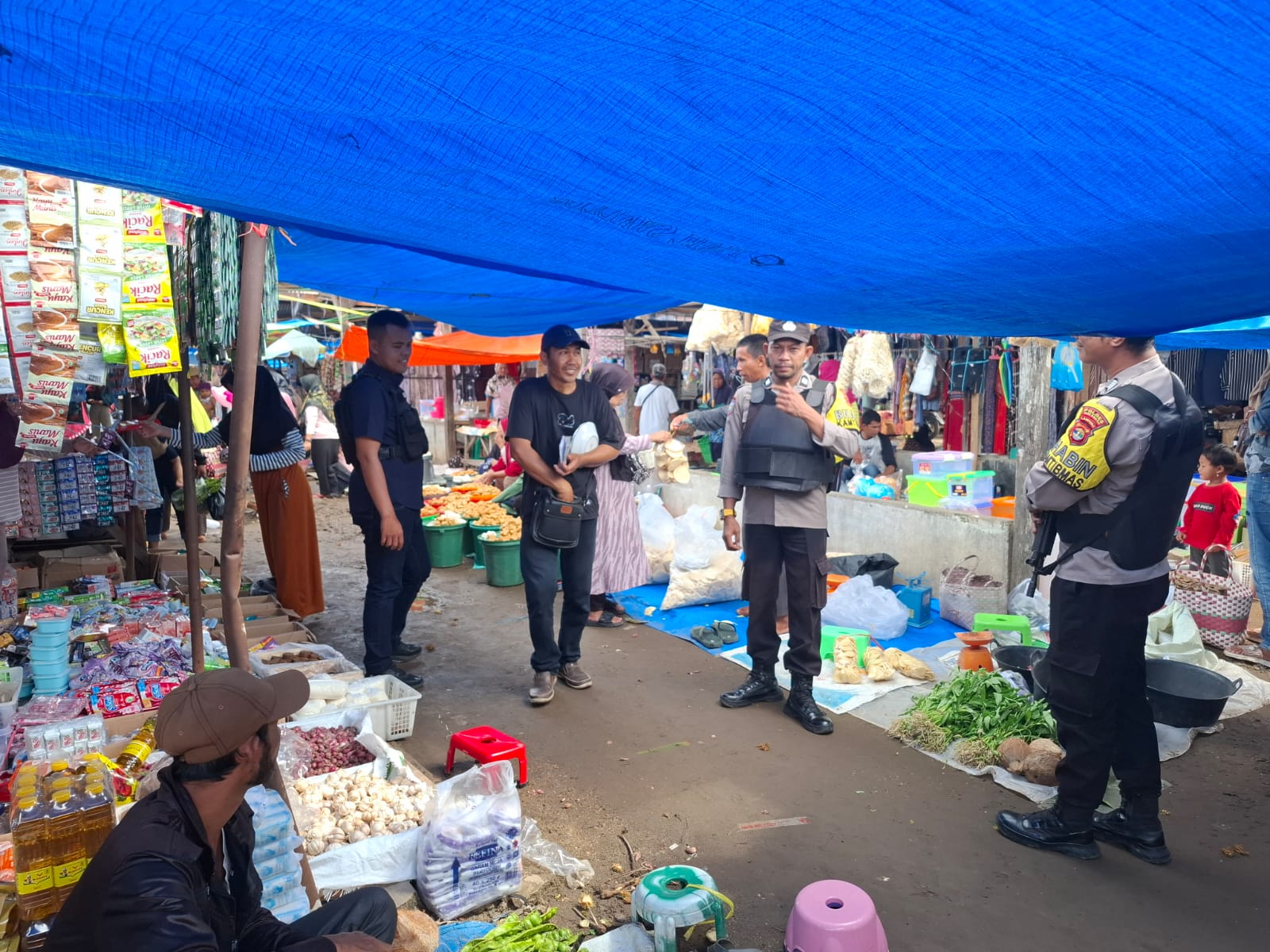 Polsek Buay Bahuga Gelar Patroli KRYD di Pasar Kalangan