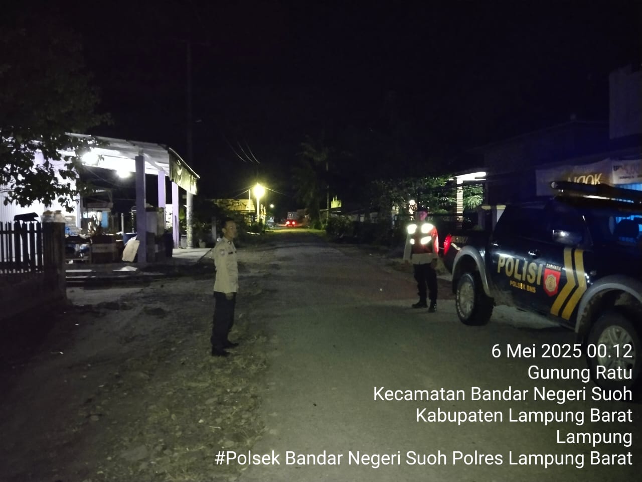 Polsek Bandar Negeri Suoh Lakukan Patroli Tengah Malam di Perbatasan untuk Jaga Keamanan