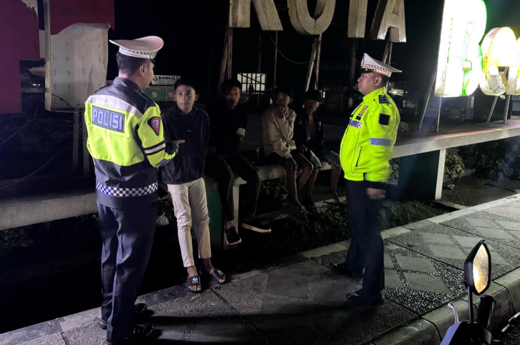 Sat Lantas Polres Lampung Barat Gelar Patroli Dialogis Malam Hari, Pastikan Situasi Kamseltibcarlantas Aman