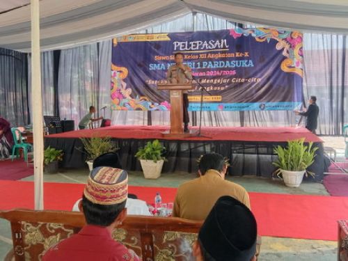 Kapolsek Pardasuka Sampaikan Pesan Inspiratif pada Pelepasan Siswa Kelas XII SMAN 1 Pardasuka