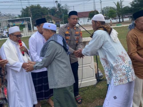 Kapolsek Lambu Kibang Menjadi Khatib Sholat Idul Adha 1446 H / 2025 di Lapangan Merdeka