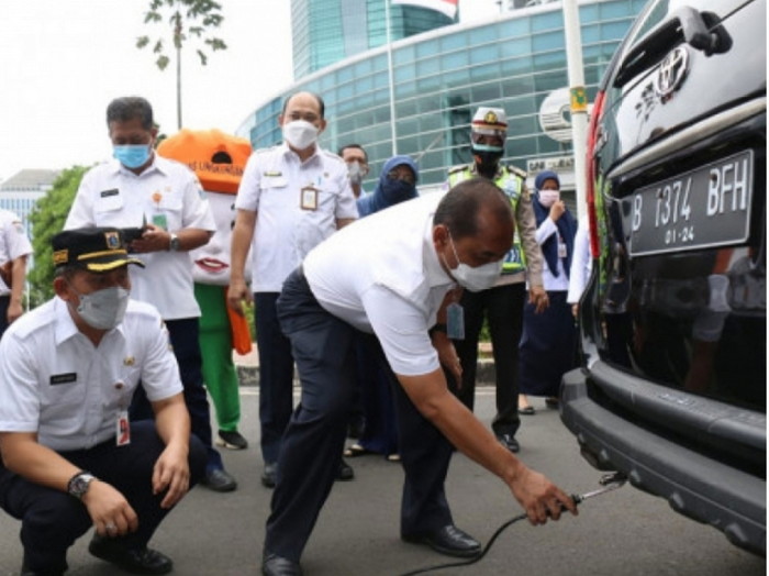 DKI Wajibkan Kendaraan ke Kantor Dinas Lulus Uji Emisi