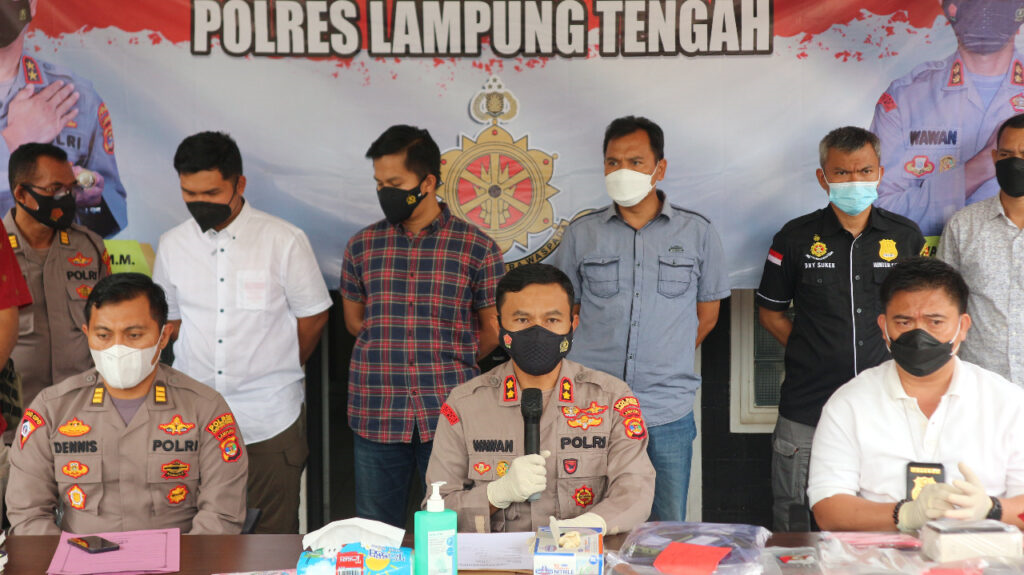PolresLampung Tengah Melaksanakan Konferensi Press Pasca Ops Sikat Keakatau 2021