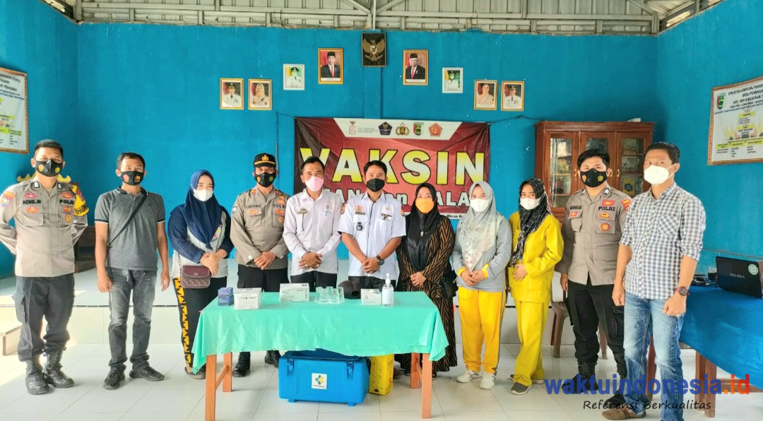 Polres Pesawaran Gelar Vaksinasi Bersama Pokdar Kamtibmas di Waykhilau
