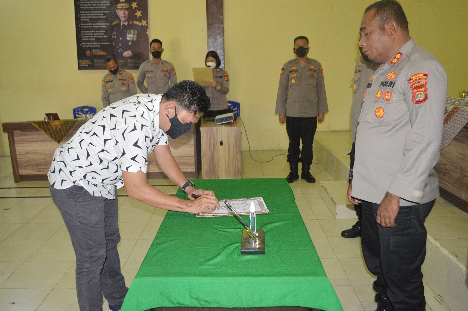 14 Perwira Polres Tulang Bawang Tanda Tangani Surat Pernyataan, Ini Tujuannya