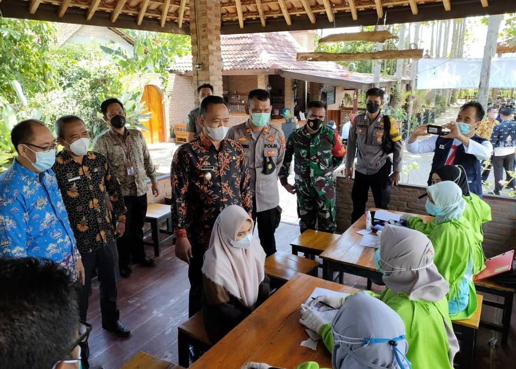 Polres Pringsewu Dan TNI Beserta Pemerintah Daerah Menggelar Vaksinasi Covid 19