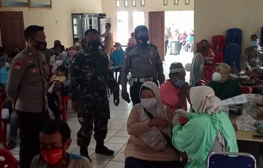 Warga Pesisir Pesawaran Serbu 1000 Dosis Vaksin Astra Zenesa