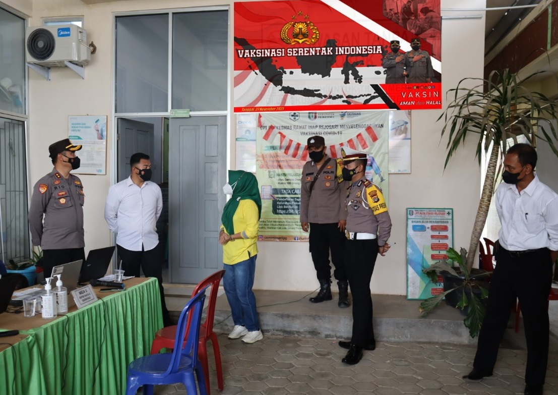 Kapolres Tinjau  Vaksinasi Covid 19  UPT Puskesmas Rejosari Pringsewu