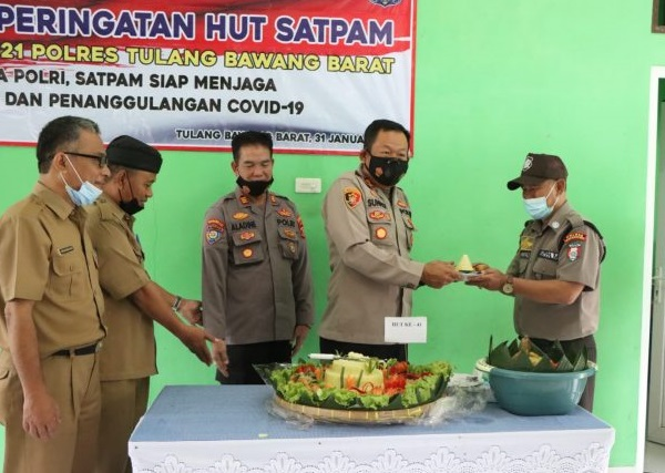 Kapolres Tulang Bawang Barat Memimpin Syukuran HUT Satpam ke-41.