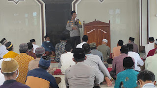 Kapolres Pesawaran Laksanakan Kegiatan Jumling ke Masjid Nurul Iman