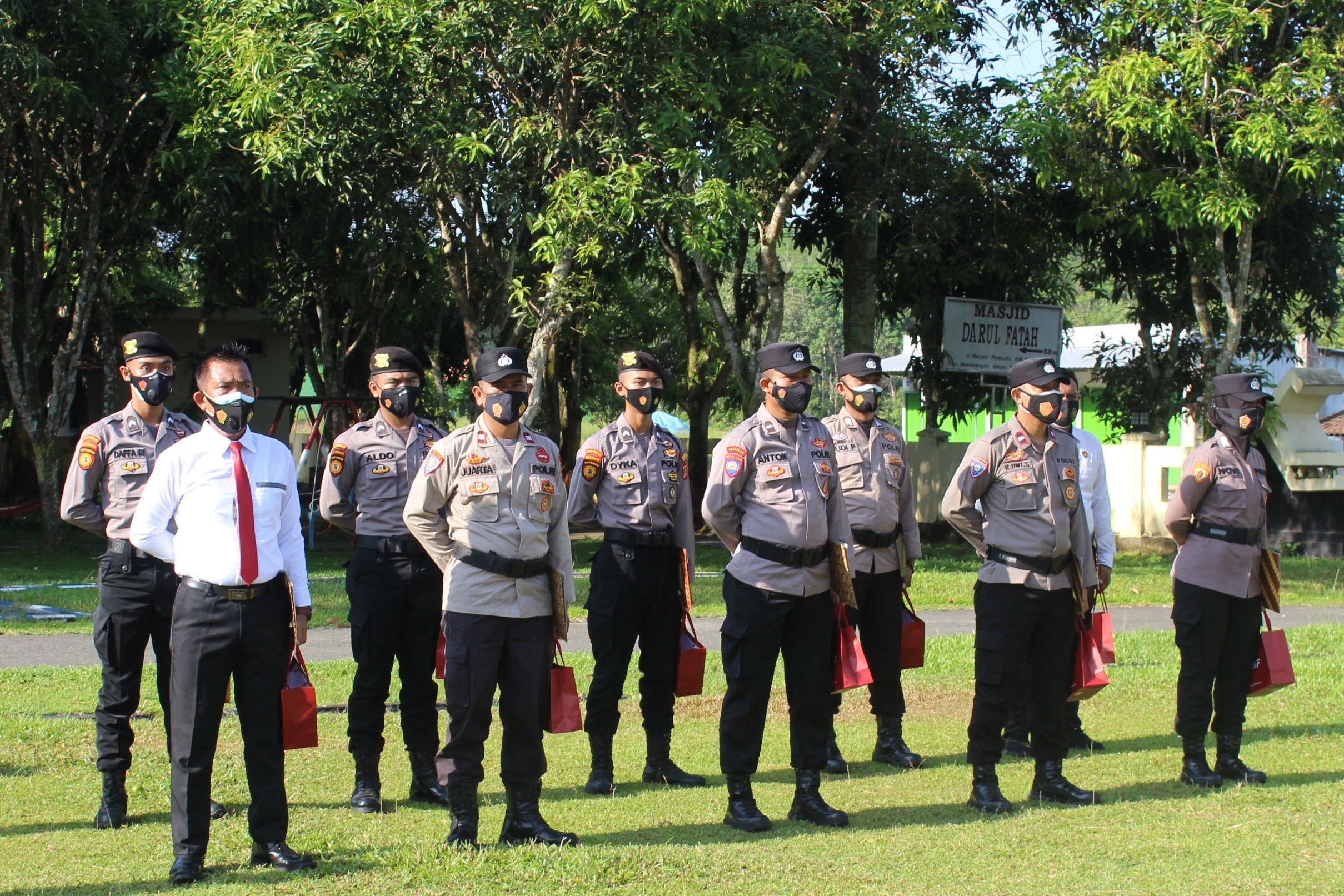 Kapolres Way Kanan Lagi – Lagi Beri Penghargaan 10 Personel Berprestasi.