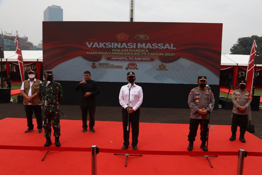 Panglima TNI, Kapolri dan Menkes, Tinjau Vaksinasi Massal Jelang Hari Bhayangkara