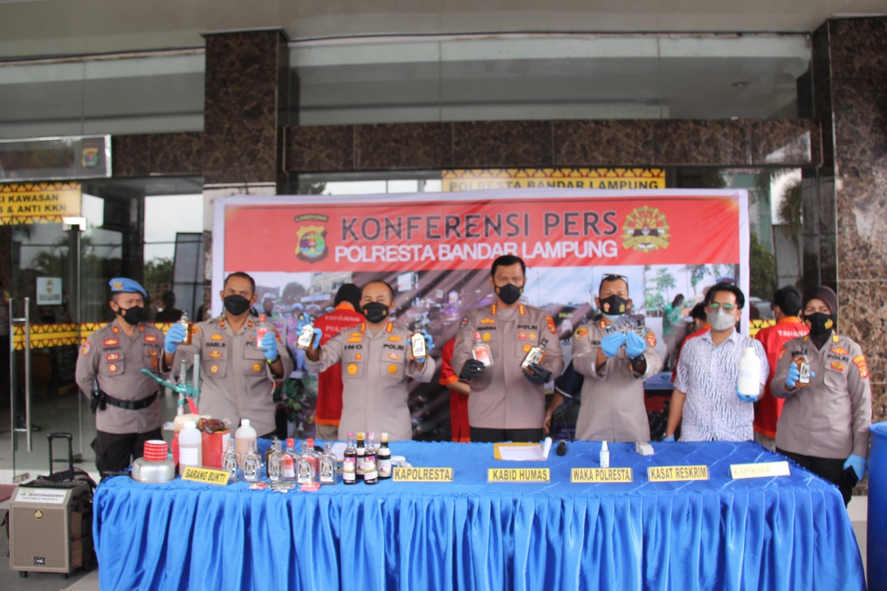 Ribuan Barang Bukti Miras Oplosan Berbagai Merk Berhasil Di Ungkap Polresta Bandar Lampung
