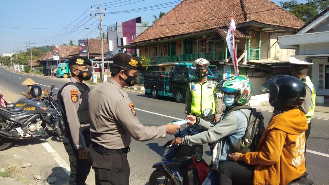 Operasi Yustisi, Polres Way Kanan Beri Himbauan Pengemudi Kendaraan di Jalinsum