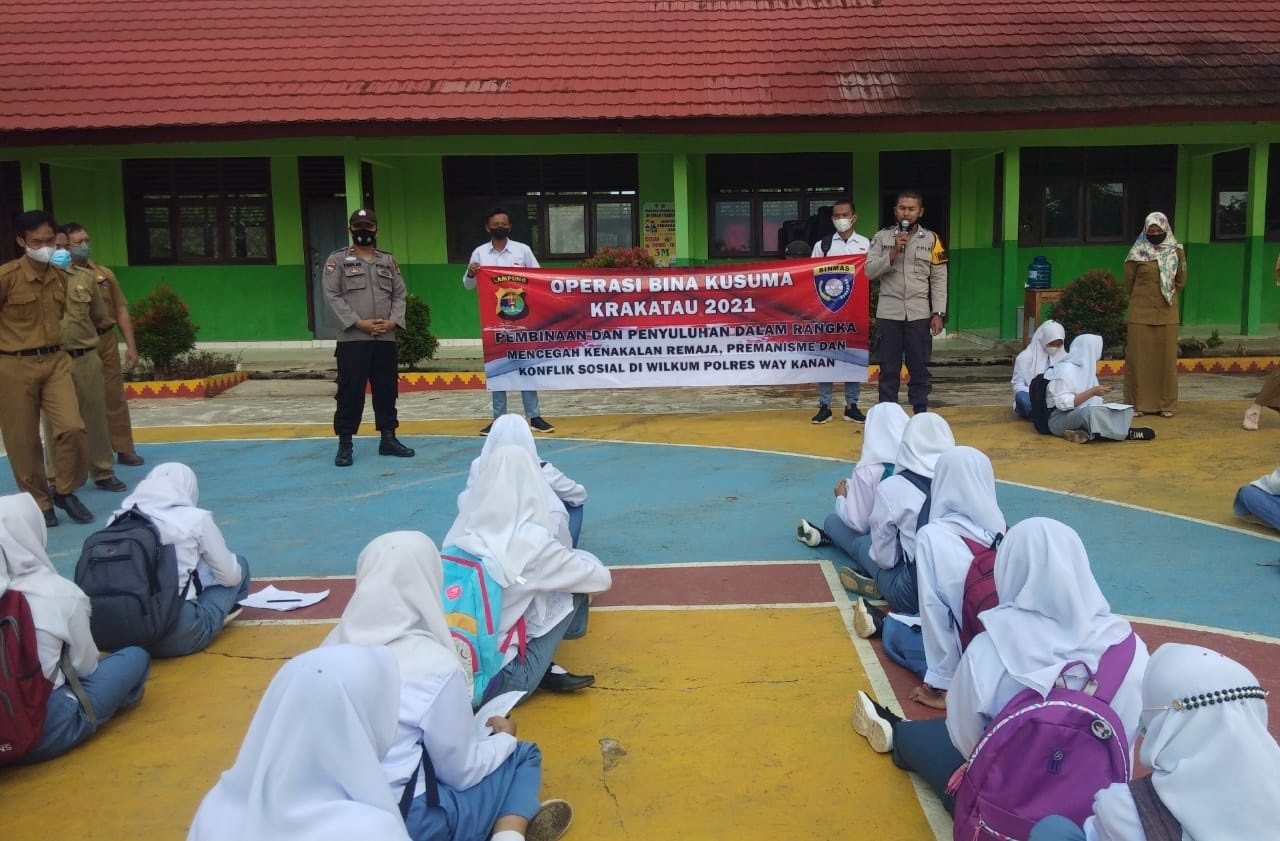 Operasi Bina Kusuma 2021, Bhabinkamtibmas Laksanakan Binluh di SMAN 1 Kasui  