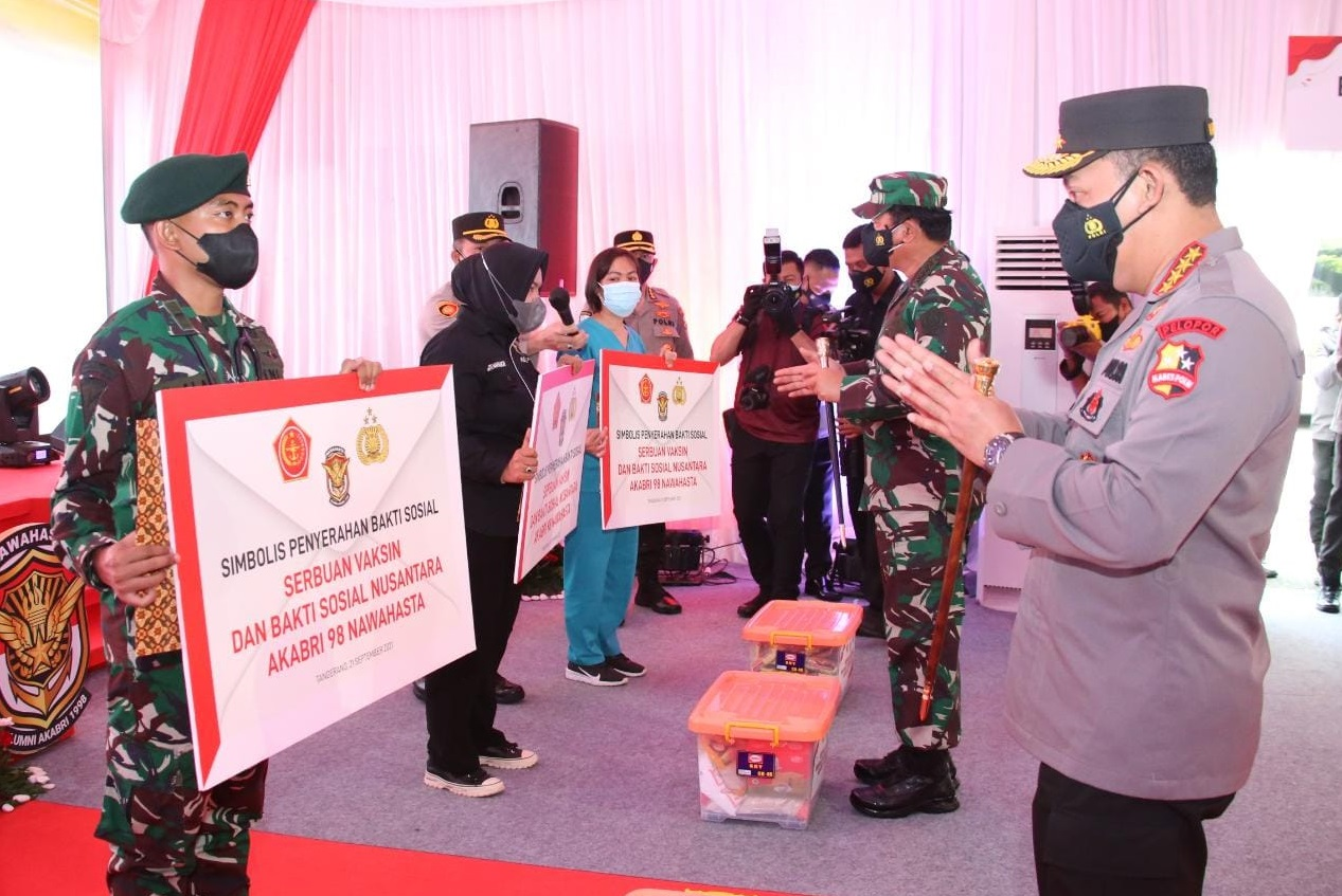 Tinjau Serbuan Vaksinasi AKABRI 1998, Kapolri: Wujud Sinergitas TNI-Polri Tekan Pertumbuhan Covid-19