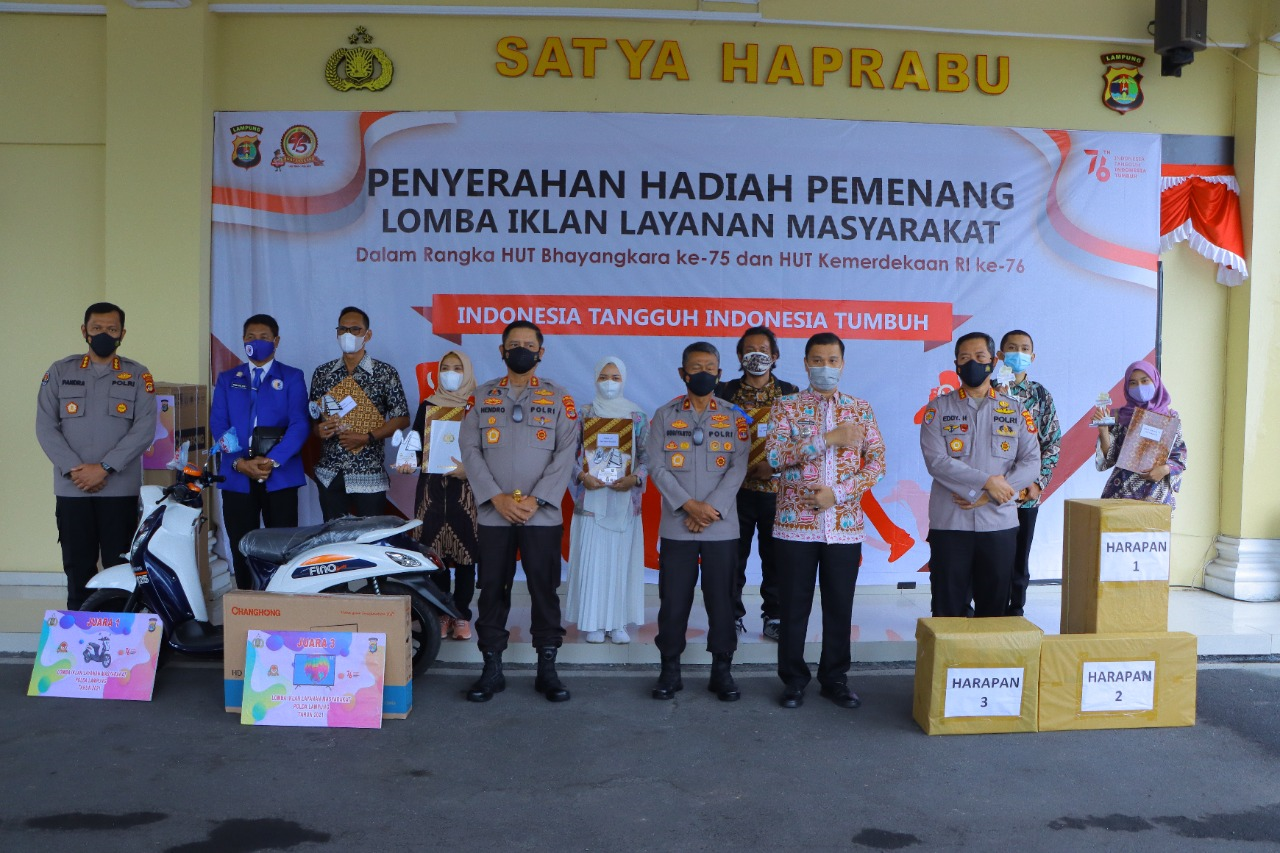 Kapolda Lampung Serahkan Langsung Hadiah Lomba Film ILM Ke Para Pemenang