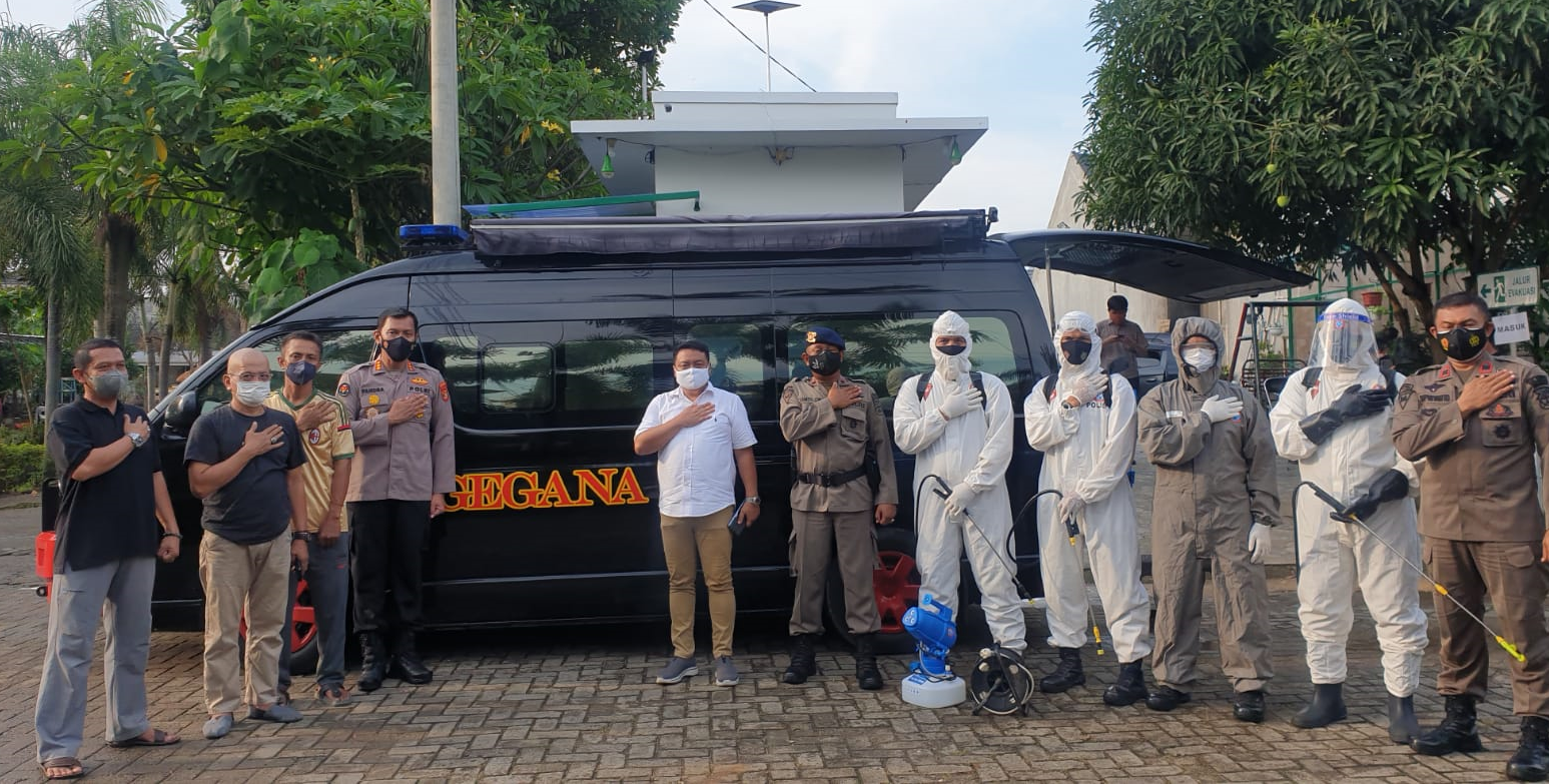 Polda Lampung Terjunkan Subden KBR Gegana Brimob Semprotkan Disinfektan di Yayasan Growing Hope