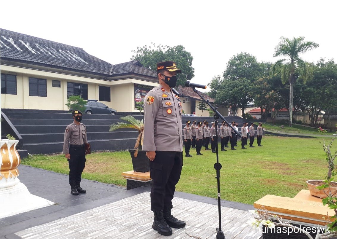 Tingkatkan Disiplin, Wakapolres Berikan Arahan Anggota   
