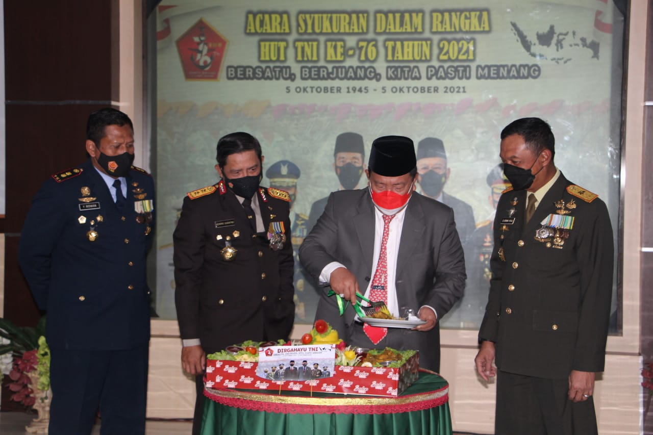 Ikuti HUT TNI ke-76 Secara Virtual di Makorem Kapolda Lampung  Bersatu Berjuang Kita Pasti Menang