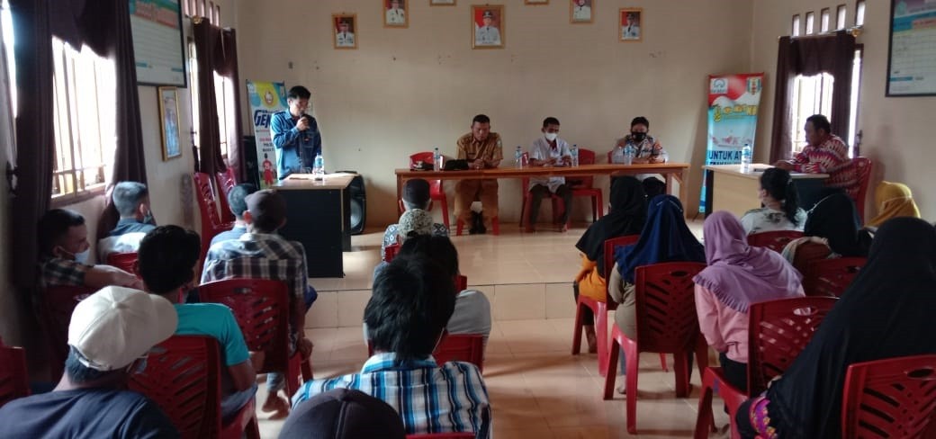 BLT Dana Desa Disalurkan, Bhabinkamtibmas Kawal Penyaluran di  Way Tuba.