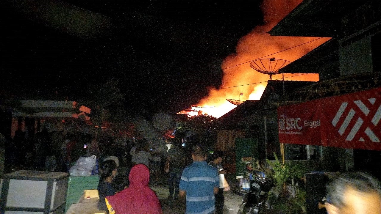 Polisi Datangi TKP Kebakaran Dua Rumah di Banjit 