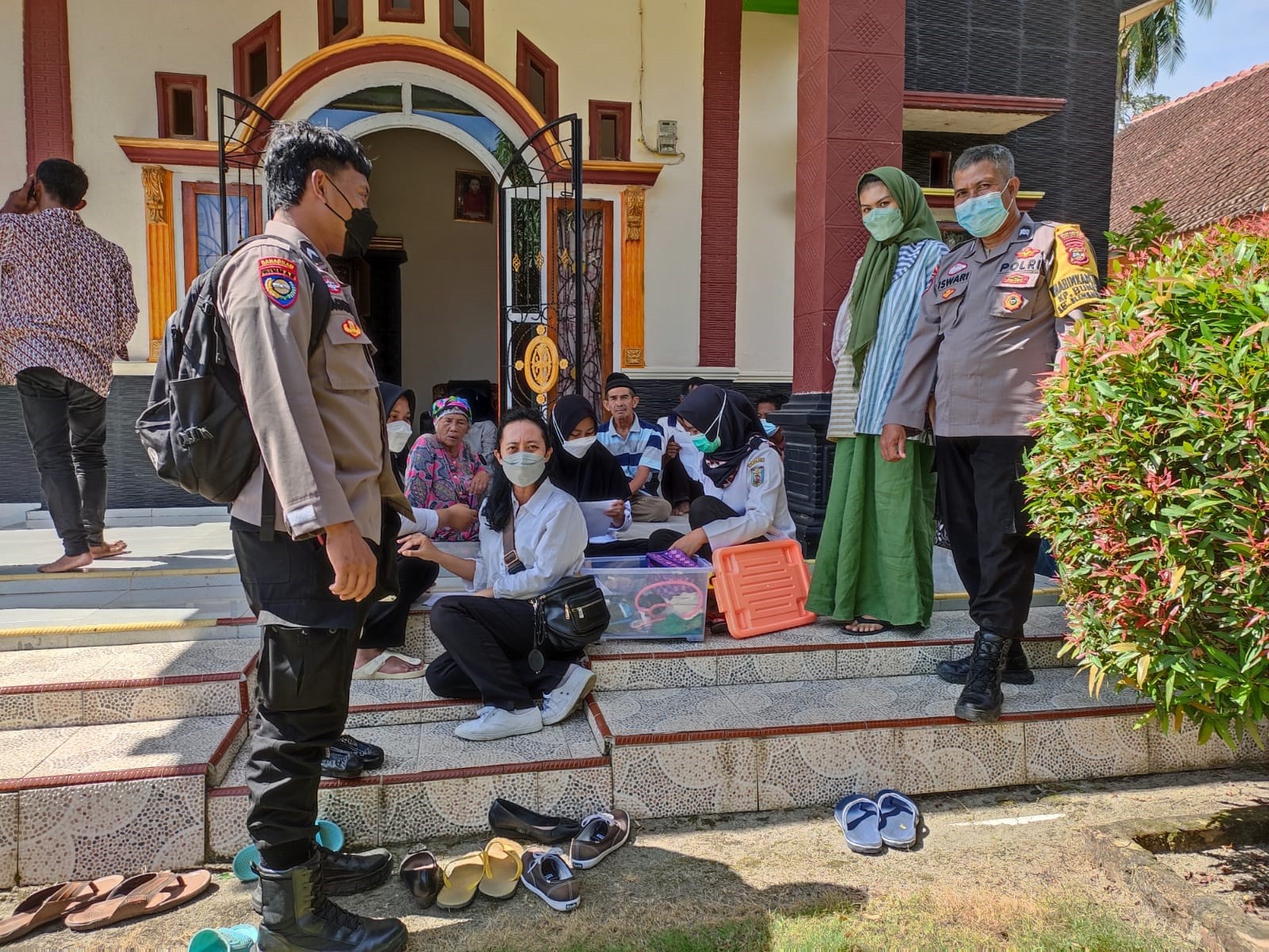 Vaksinasi Covid-19 Keliling, Polsek Blambangan Umpu dan UPT Puskesmas Bumi Baru Sambangi Masyarakat 
