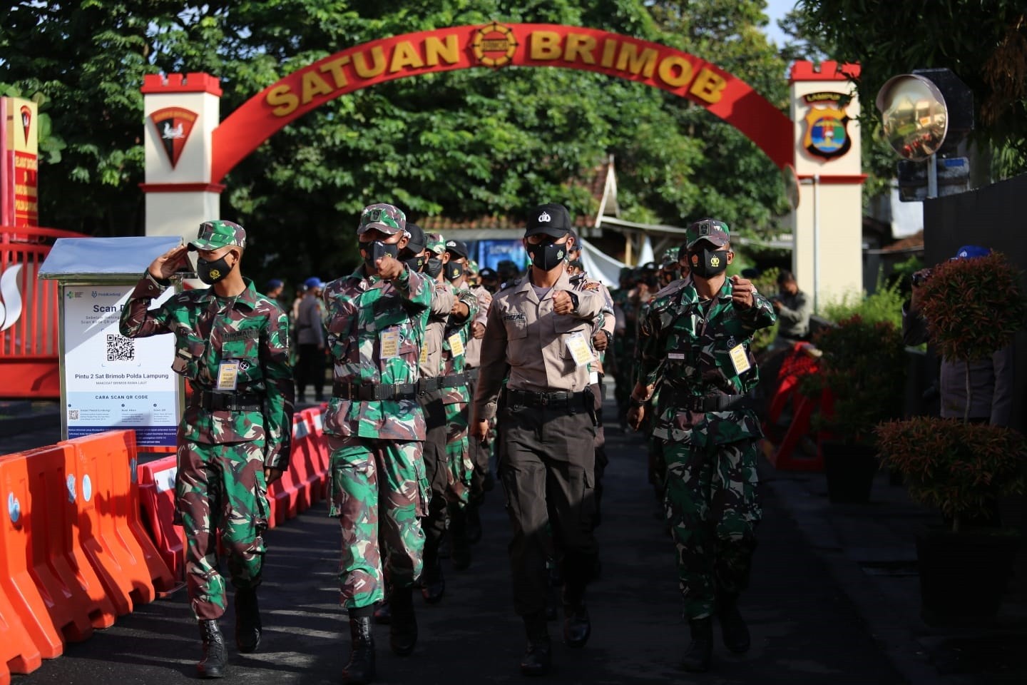 Brimob Lampung Sambut Kedatangan Siswa Dikmaba TNI AD Dan Diktukba Polri