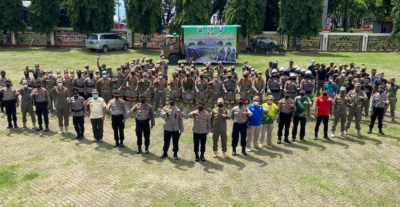 Tingkatkan Kemampuan Pengendalian Unjuk Rasa, Dit Samapta Polda Lampung Dan Satpol PP Latihan Bersam