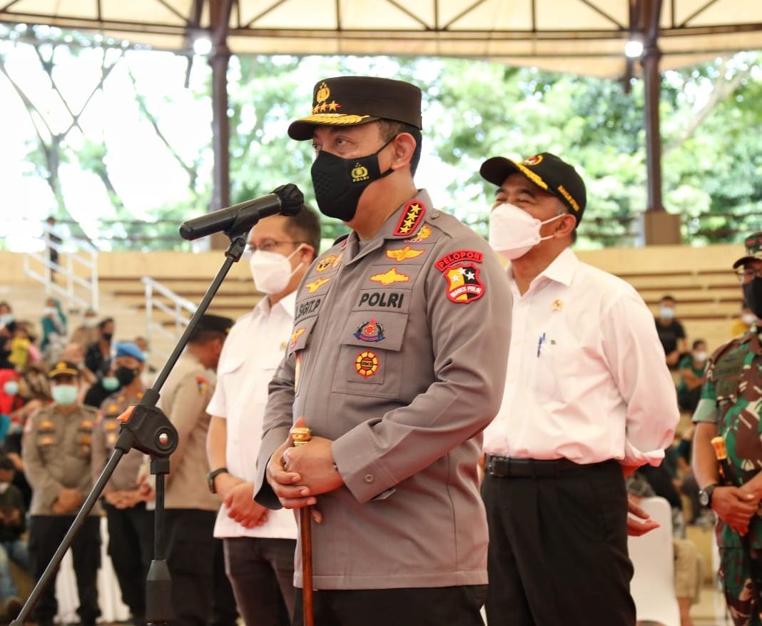 Tinjau Vaksinasi Massal di Banten, Kapolri Tekankan Target 70 Persen di Akhir Tahun Tercapai