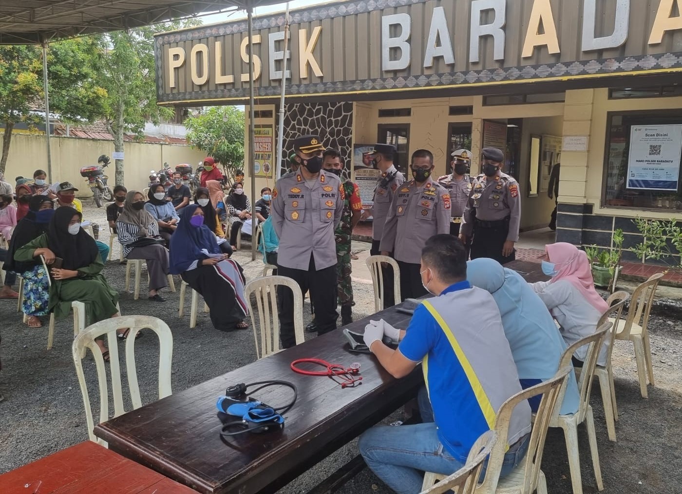 Vaksin Serentak,  Kapolres Way Kanan Tinjau Lokasi Vaksinasi di Polsek Baradatu 
