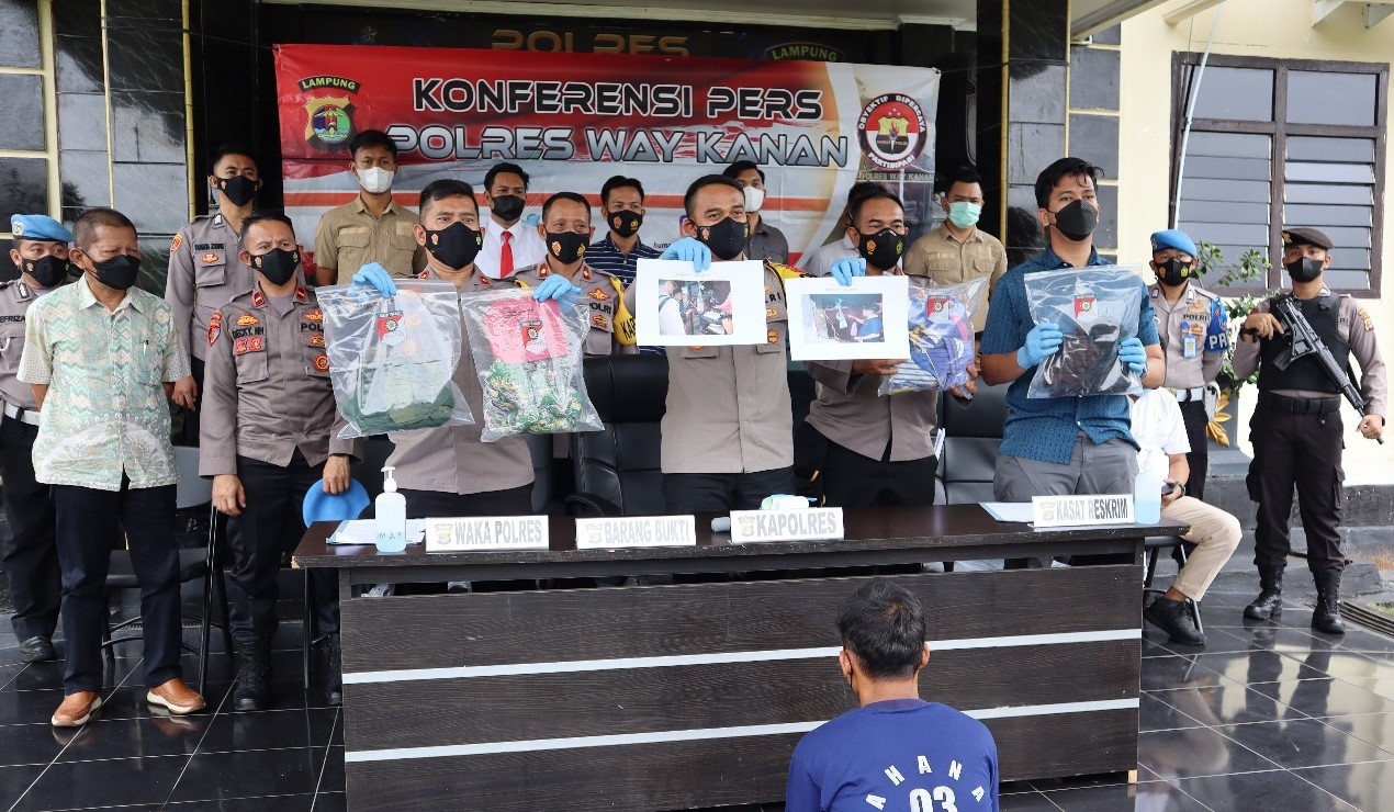Konferensi Pres Polisi Berhasil Mengungkap Pelaku Pembunuhan di Way Tuba