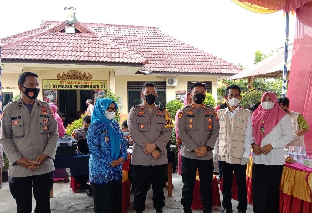 Wakapolres Way Kanan Tinjau Vaksinasi di Pakuan Ratu 