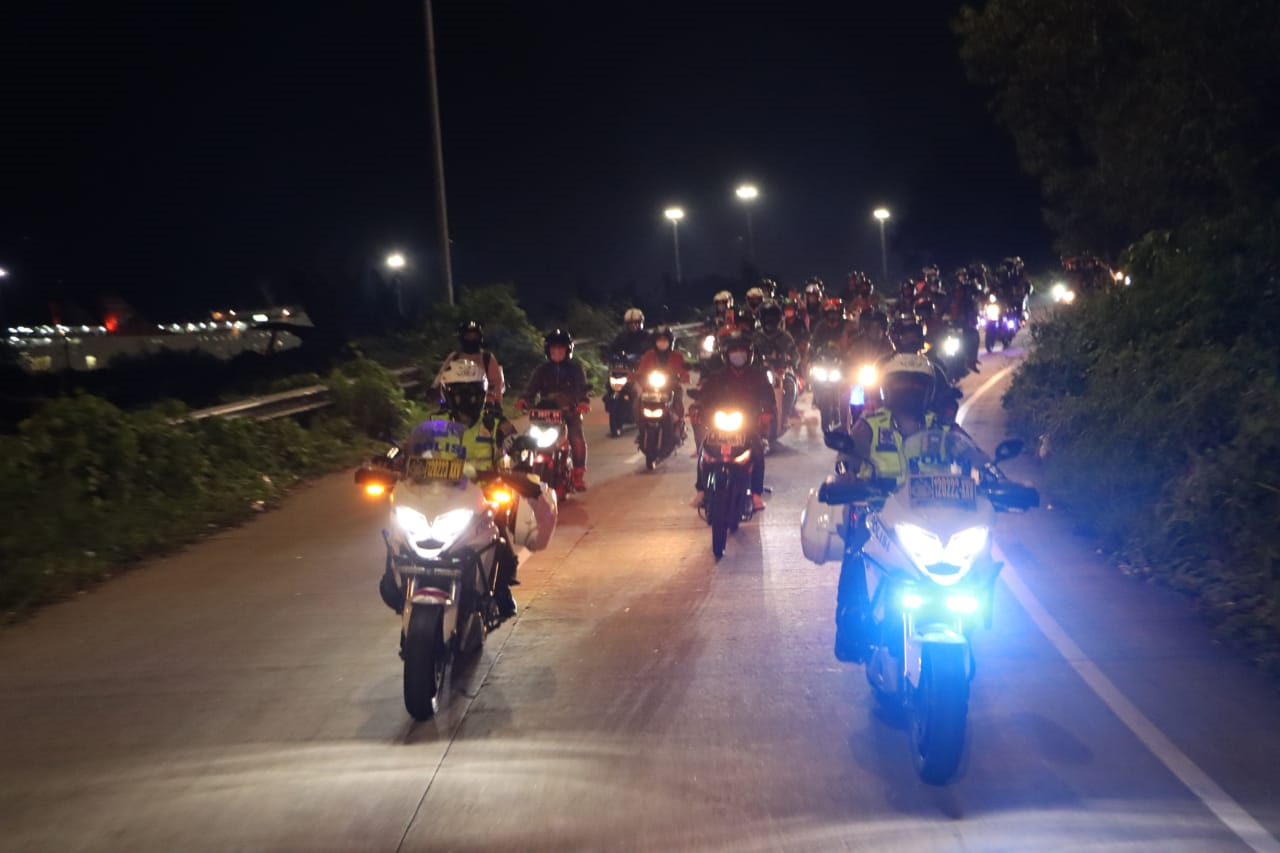 Beri Rasa Aman, Pemudik Motor Dikawal oleh Satgas Kawal Mudik Polda Lampung Sampai Tujuan