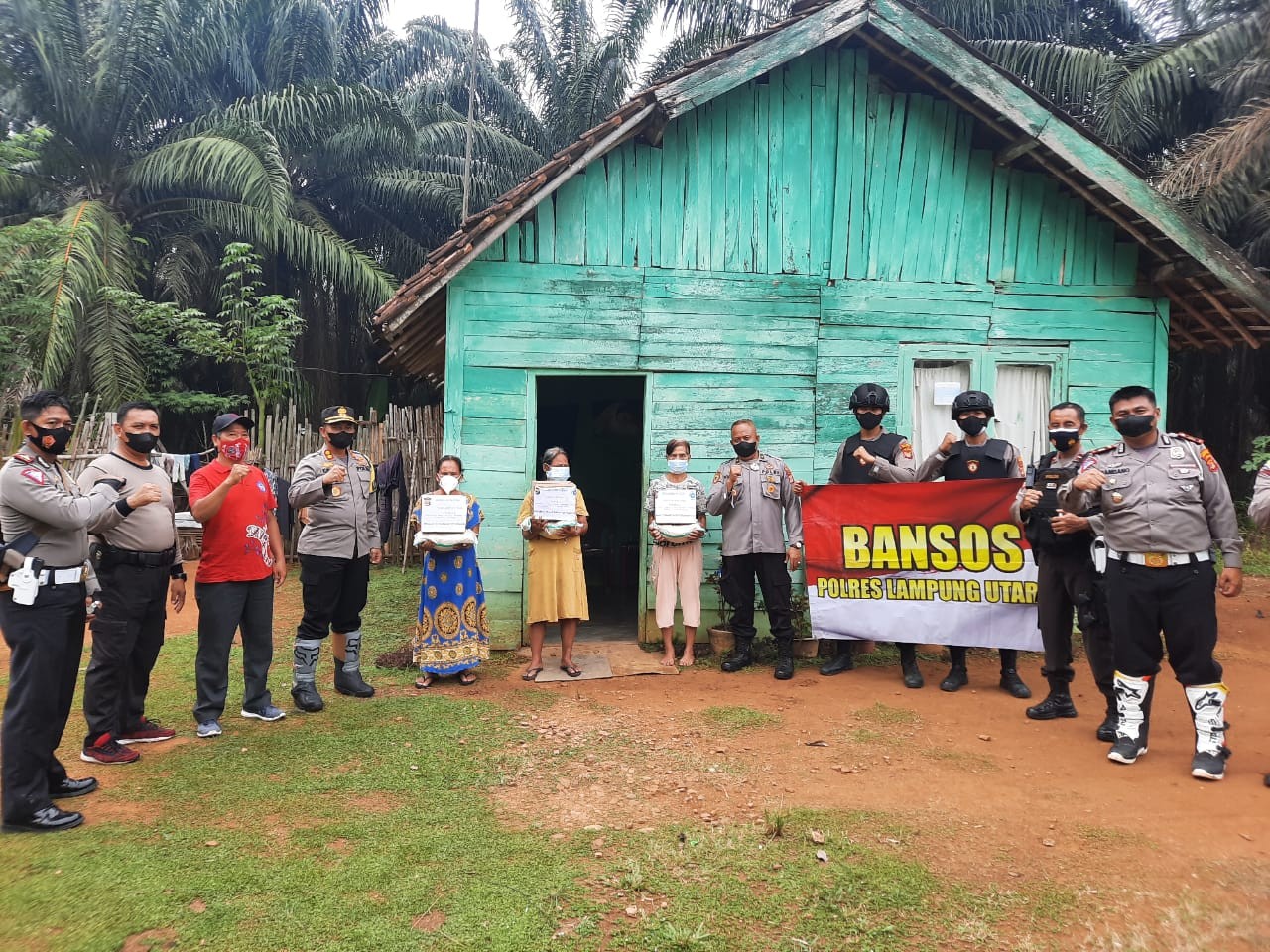 Kapolres Lampung Utara Gelar Bansos Kepada Warga Kurang Mampu