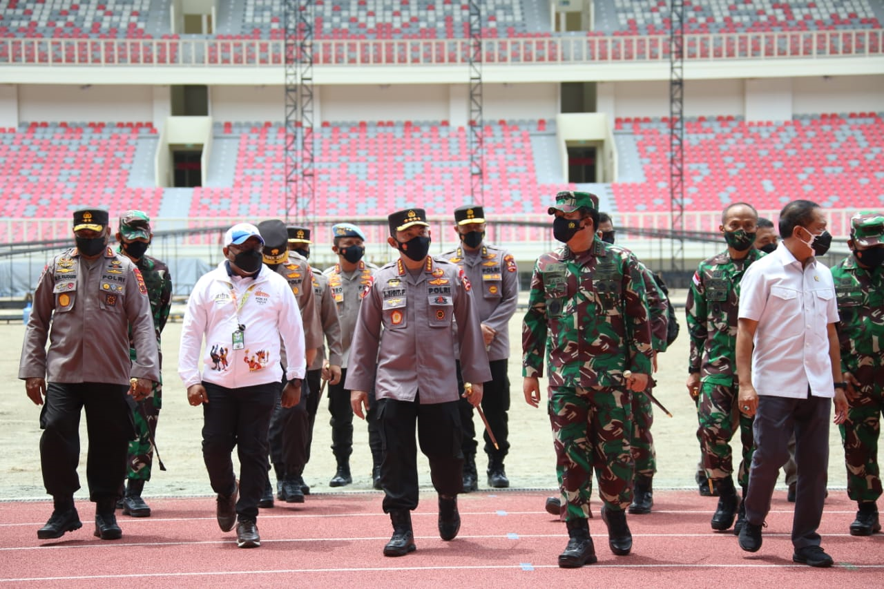 Panglima TNI, Kapolri dan Menpora Tinjau Kesiapan Stadion dan Arena Akuatik PON XX 