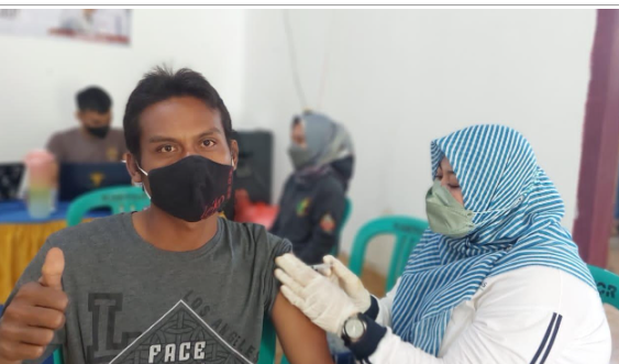 POLRES WAY KANAN GELAR VAKSINASI DI KAMPUNG SRI REJEKI