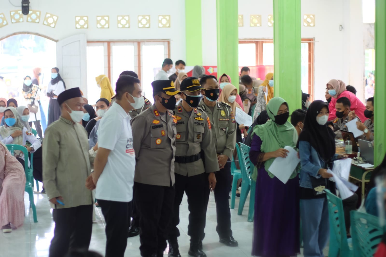 Kapolres Lampung Utara meninjau lansung pelaksanaan Vaksinasi Merdeka 