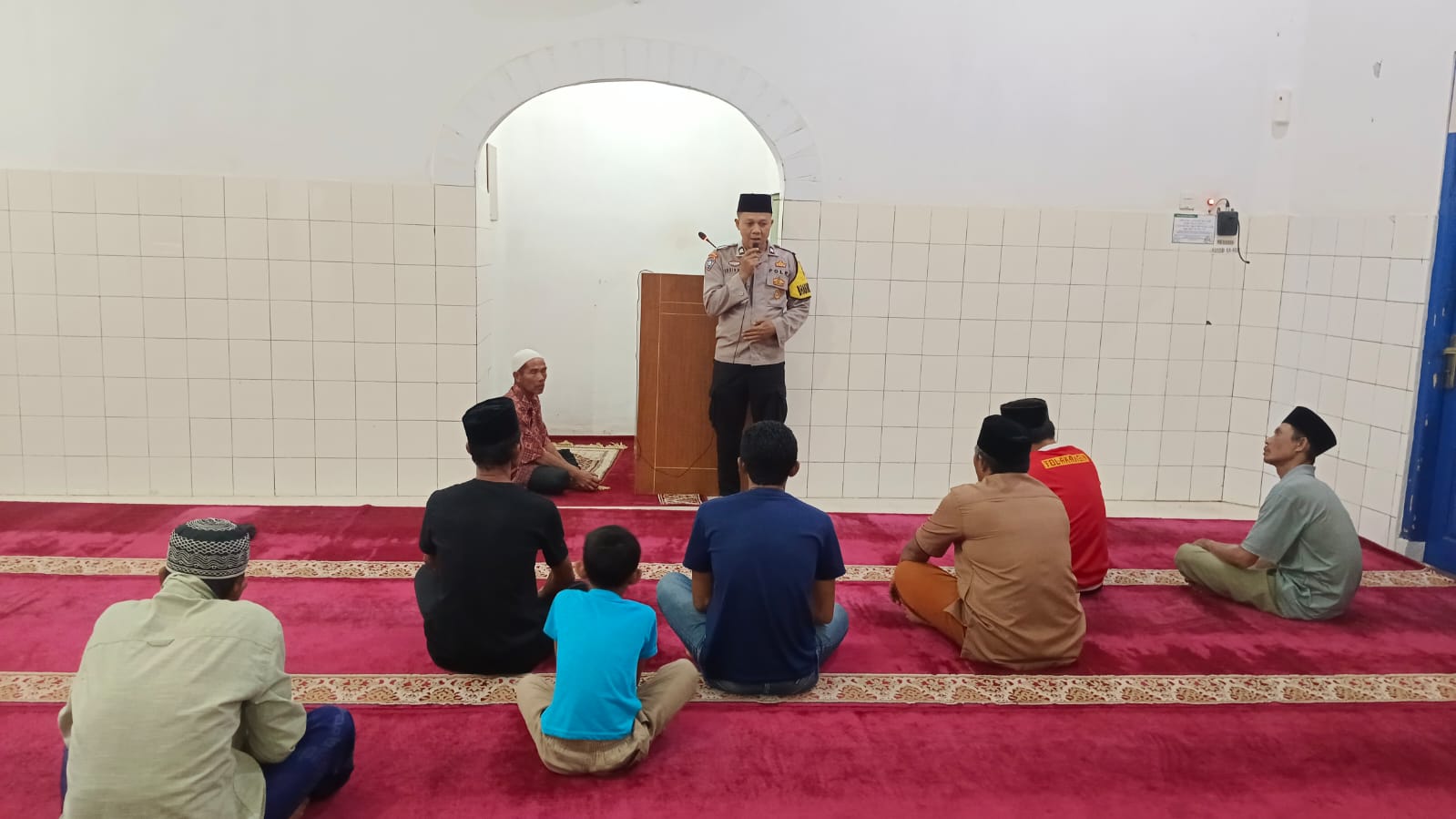 Brigpol Eduin Rais Sampaikan Himbauan Kamtibmas Usai Sholat Magrib Berjamaah di Masjid Annur