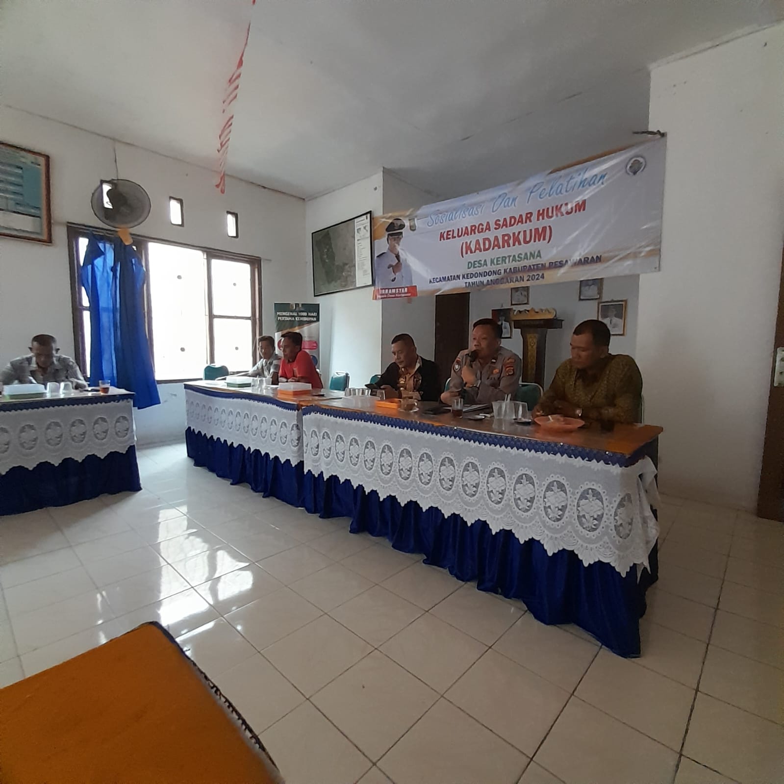 Aipda Melky Agusa Sosialisasikan Program Kadarkum di Desa Kertasana untuk Tingkatkan Kesadaran Hukum Warga