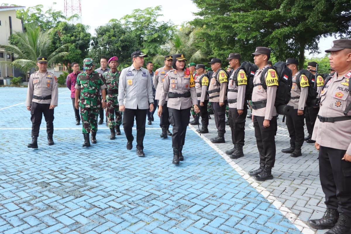 Kapolres Pesawaran Pimpin Apel Pergeseran Pasukan Pengamanan TPS Pilkada