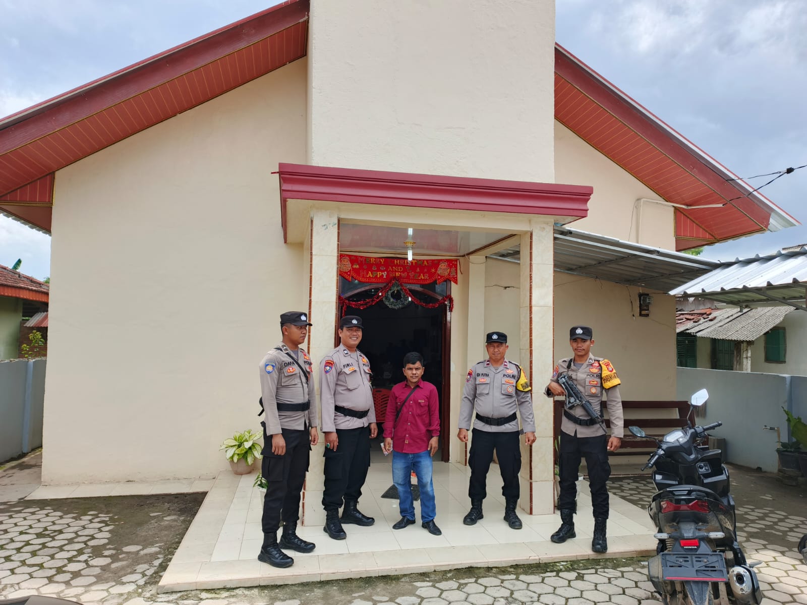 Polsek Tumijajar dan Polres Tubaba Pengamanan Natal di Gereja HKBP Tiyuh Daya Asri