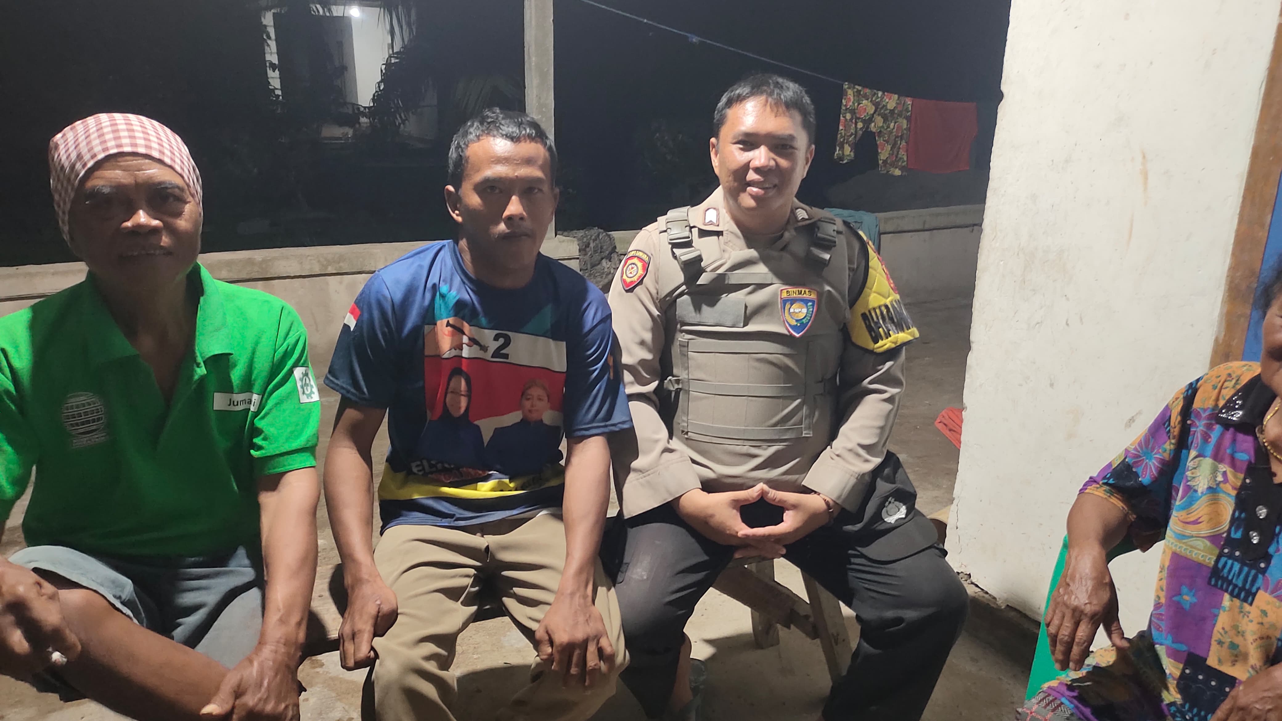 Bhabinkamtibmas Polsek Mesuji Timur Sambang di Desa Pangkal Mas Jelang Natal 2024 dan Tahun Baru 2025