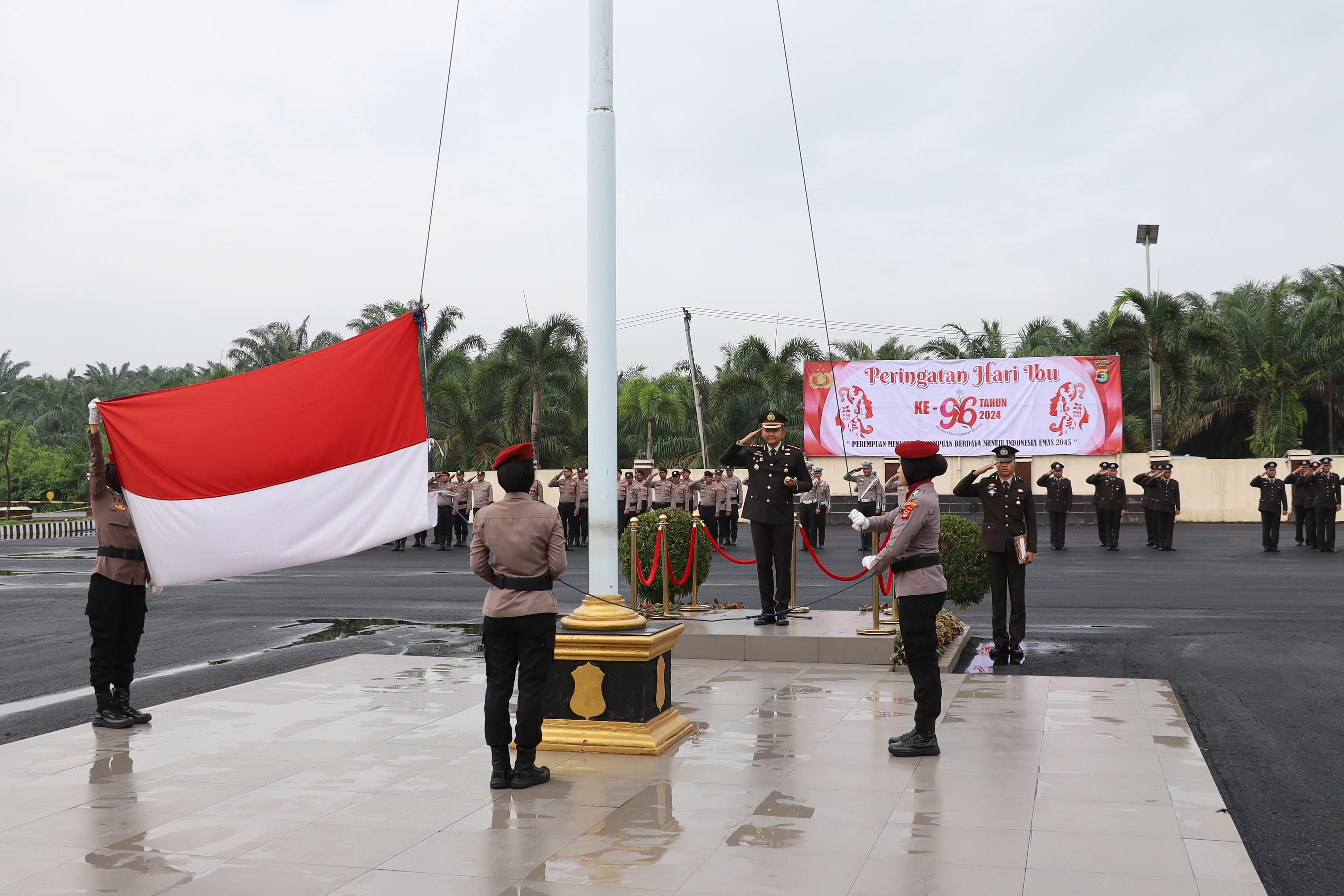 Jajaran Polres Mesuji melaksanakan Upacara Peringatan Hari Ibu,