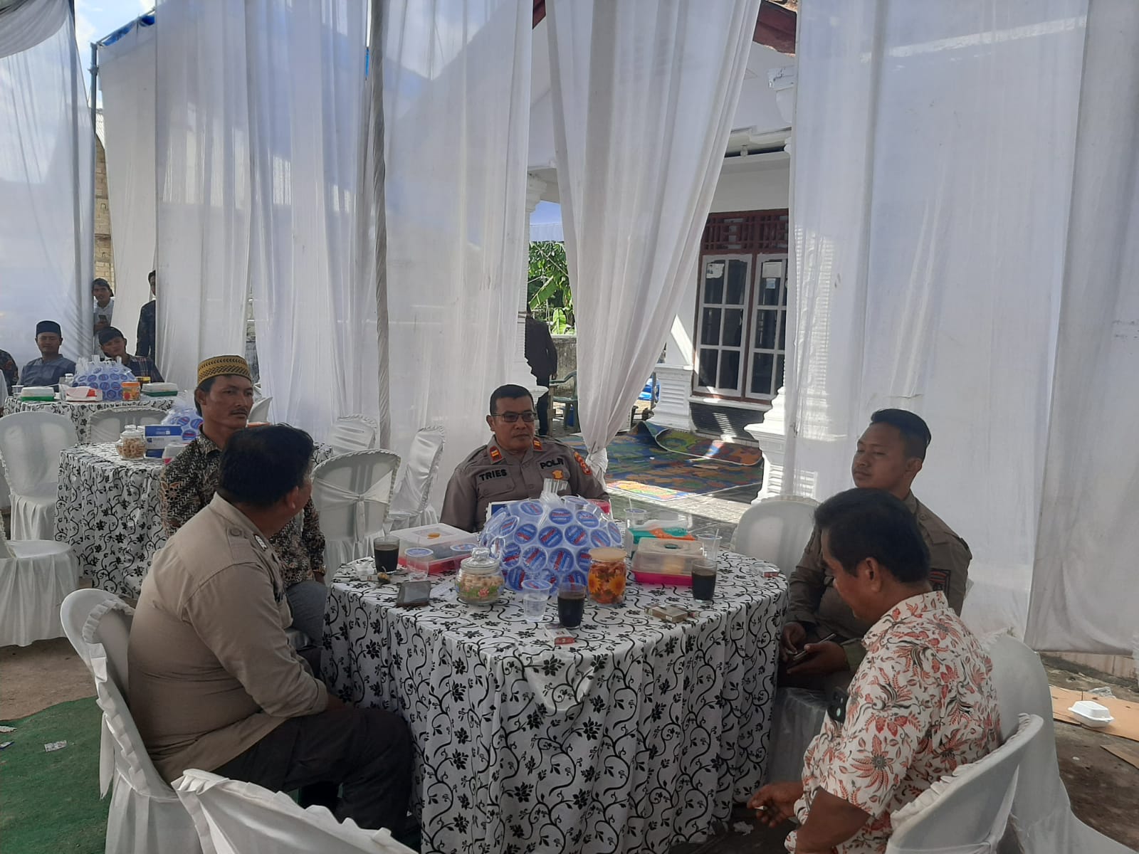 Bhabinkamtibmas Polsubsektor Rawa Jitu Utara Laksanakan Sambang dan Sampaikan Pesan Kamtibmas di Desa Sidang Bandar Anom